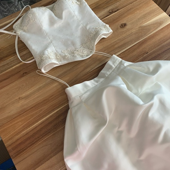 *SOLD* 2 Piece Ivory Wedding Gown sz8 - Picture 4 of 14